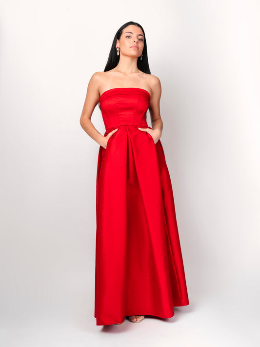 estido largo rojo strapless con bolsillos de Lucy in the Sky para eventos
