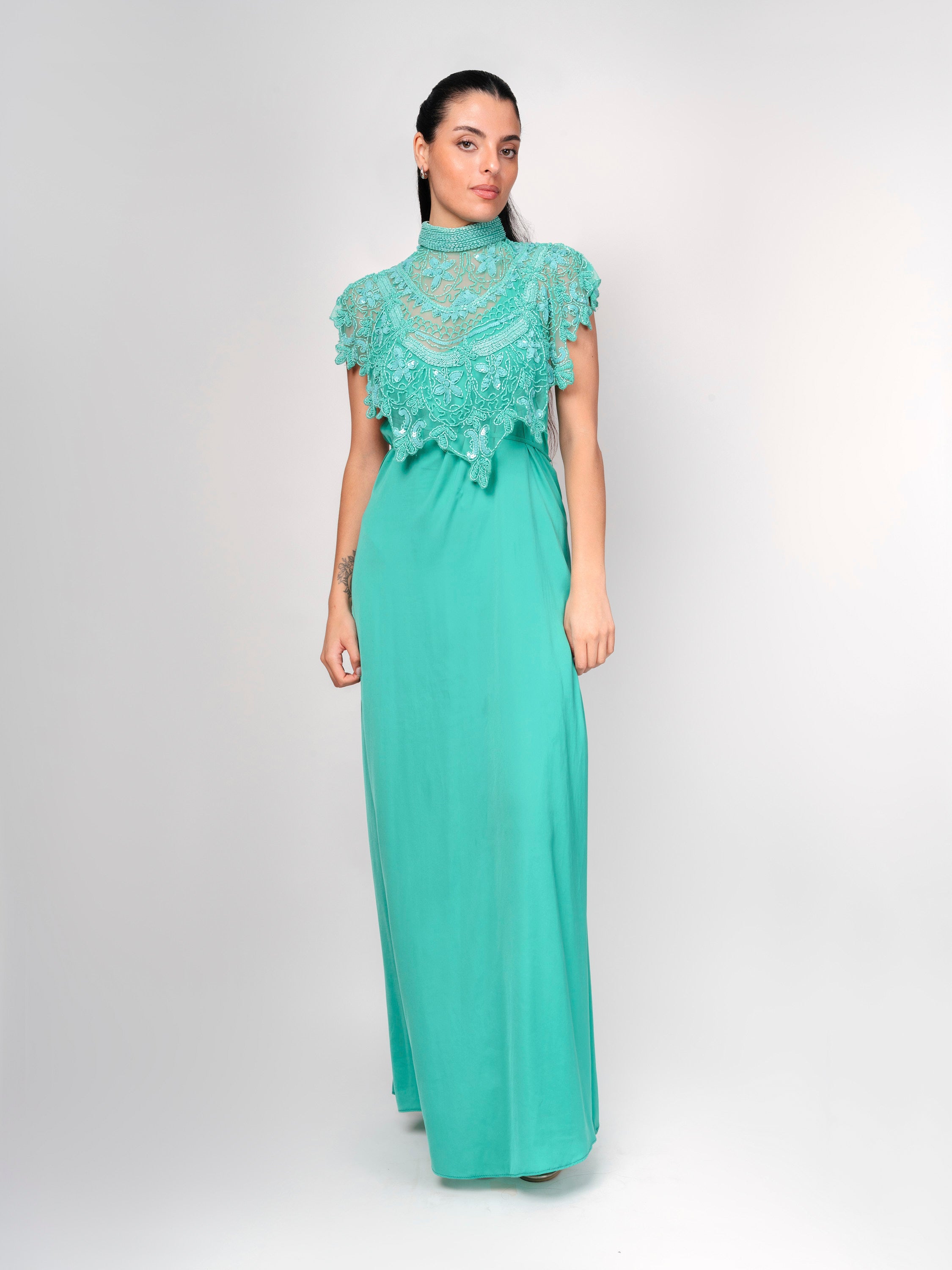 Vestido Largo Turquesa con Capa